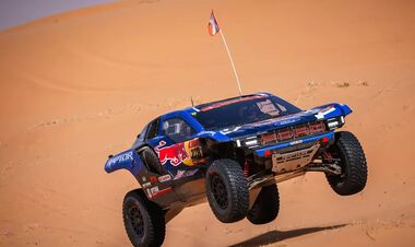 6-й этап Дакара. Первая победа легенды и смена лидера перед паузой