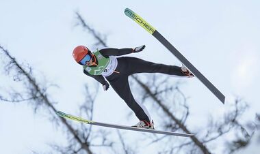 Стрибки з трампліну. Юна Козлова з 20-го місця увійшла у основний раунд КС