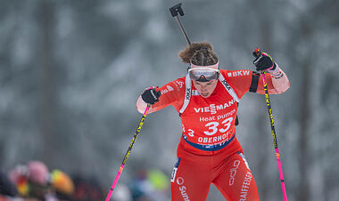ФОТО. Биатлонистка разломала винтовку перед гонкой Кубка мира