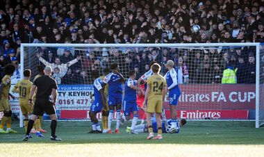 Такое бывает только в Англии. Непрофессиональная команда выбила чемпиона