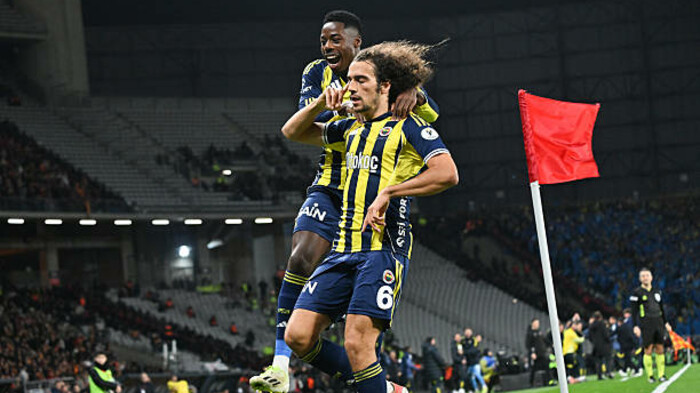 Песня канареек. Фенербахче и Галатасарай определили победителя Суперкубка