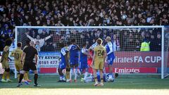 Такое бывает только в Англии. Непрофессиональная команда выбила чемпиона