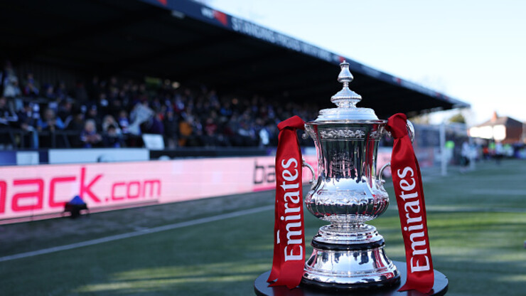 Кубок Англії. 10 голів Ман Сіті, Бернлі забив 5 м'ячів, перемога Брентфорда