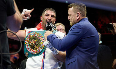 ВИДЕО. Весь стадион призывал Усика драться против известного боксера