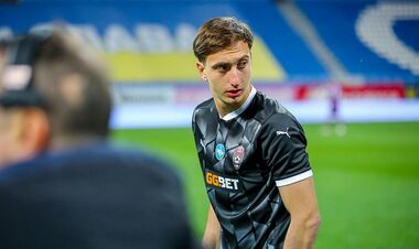 Вихованець Динамо, який виступає за Зорю, став клієнтом Зозулі і Коноплянки