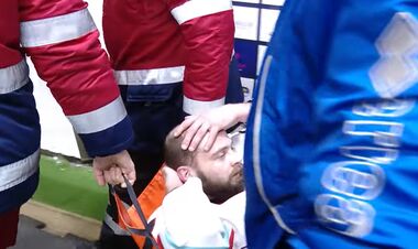 Хокеїста Крижинки госпіталізували з матчу після втрати свідомості