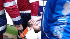 Хоккеиста Крижинки госпитализировали с матча после потери сознания