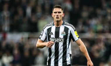 Ньюкасл подовжив контракт із ключовим захисником до 2030 року