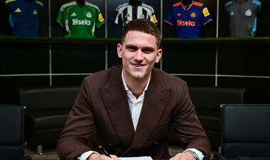 ОФИЦИАЛЬНО. Ньюкасл продлил контракт с ключевым защитником команды