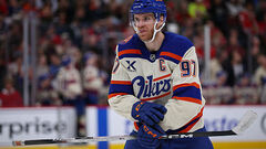 НХЛ. 10 кряду побед Тампы, серия Макдєвида, успехи Флориды и Детройта