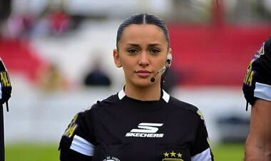 ФОТО. Найкрасивіша суддя у світі та улюблениця вболівальників