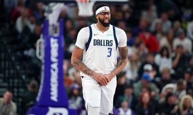 Стало известно, на какой срок выбыл Энтони Дэвис после травмы руки