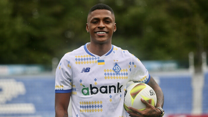 Хавбек Динамо несподівано перейшов в інший клуб до легенди Шахтаря