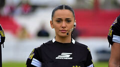 ФОТО. Найкрасивіша суддя у світі та улюблениця вболівальників