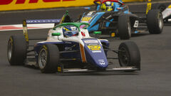 Бондарев перший на тестах Ф4. Українець завершив день серед лідерів