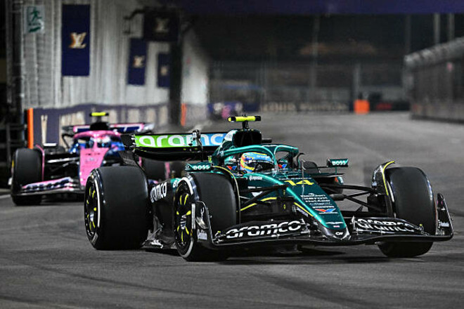 Старт Гран-при Сингапура: скорость Алонсо, красные флаги, аварии и хаос