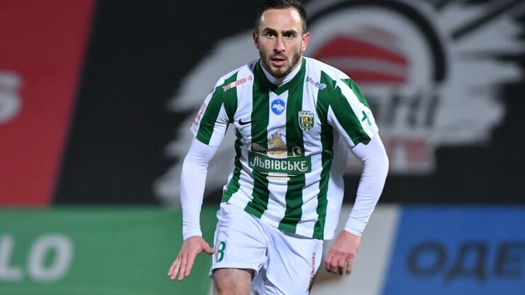 Багато новачків і новий тренер. Карпати вирушили на збір