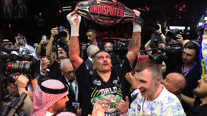 Усик близький до підписання історичної угоди з Туркі Аль-Шейхом