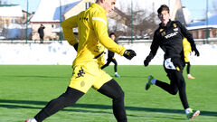 Тренер Руху пояснив, хто замінить гравців, які пішли до Карпат