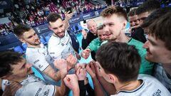 Команда капітана збірної України на 1-му місці. Барком-Кажани піднялися