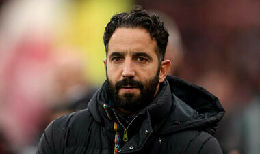 Аморім був першим в МЮ після Фергюсона, який переміг МС з першої спроби