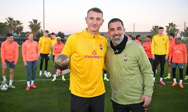 ФОТО. Вратарь Ризнык получил награду лучшему игроку Шахтера в 2025 году