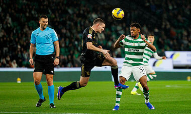 Спортинг разгромил команду Каза Пия и приблизился к Порту