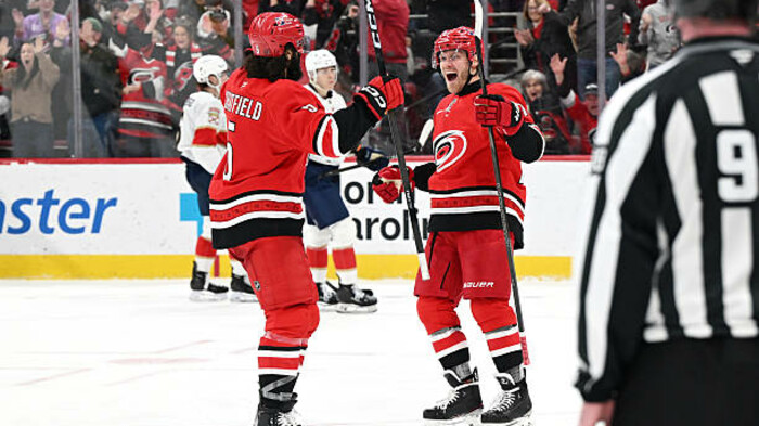 НХЛ. 9 шайб Кароліни, три лідери Сходу, два хет-трики, провал чемпіона