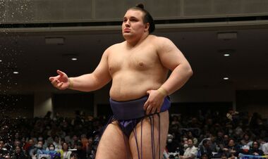 Hatsu Basho. Явгусишин побеждает и выходит в лидеры