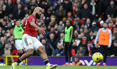 ВИДЕО. Как Мбемо открыл счет в дерби Манчестера