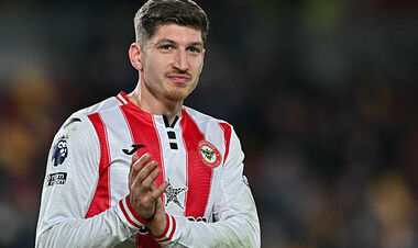 ОФИЦИАЛЬНО. Брентфорд продлил контракт с партнером Ярмолюка по полузащите