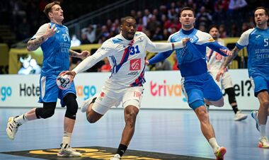 ФОТО. Україна програла Франції на ЧЄ з гандболу з різницею у 20 м'ячів