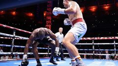 Усик получил признание за то, что повалил чемпиона мира