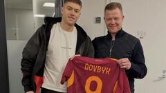 Зинченко уйдет в Аякс, Довбик перенес операцию, Романчук завершил карьеру