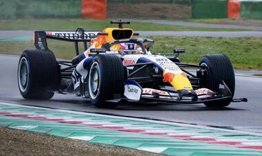 ВІДЕО. Перший інцидент року. Як новачок Ф1 вилетів із траси на тестах