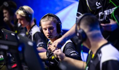 NAVI – Aurora. ESL Pro League. Групповой этап. Смотреть онлайн. LIVE