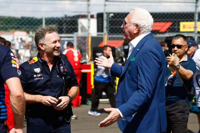 Источник: Астон Мартин пытается привлечь бывшего руководителя Ред Булл