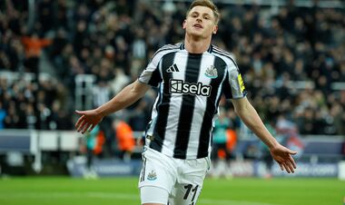 Не выдержали прессинга. Ньюкасл дома разгромил ПСВ.