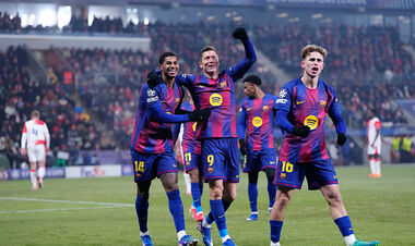 ВИДЕО. Травма Педри. Ольмо и Левандовски забили по голу в ворота Славии