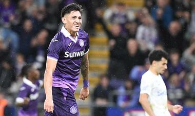 ОФІЦІЙНО. Звільнили місце Сікану. Андерлехт відправив нападника в оренду