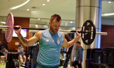 ФОТО. Без м'ячів. Динамо провело пробіжку на піску та тренування у залі