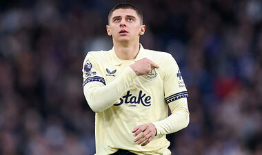 К экс-тренеру Шахтера. Участник Лиги чемпионов нацелился на Миколенко