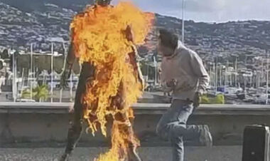 ВИДЕО. Статую Криштиану Роналду подожгли возле музея CR7