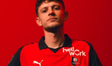 ОФИЦИАЛЬНО. Польский хавбек сменил Фенербахче на Ренн