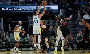 Перший в історії. Каррі досяг вражаючої кількості виконаних триочкових