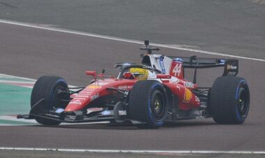 ВІДЕО. Феррарі виїхала на трасу з болідом нового покоління