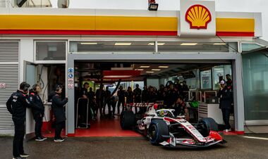 Команда Формулы-1 провела тесты на частной трассе Феррари