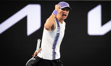 ВИДЕО. Как Свентек подарила сет «нейтралке» и вышла в 1/8 финала Aus Open