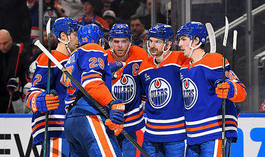 Хет-трик и 6 очков защитника в НХЛ, прорыв Баффало, победа Флориды