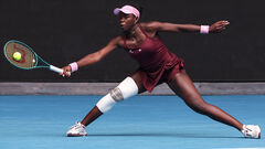 Соболенко и Мбоко определили первую четвертьфиналистку Australian Open 2026